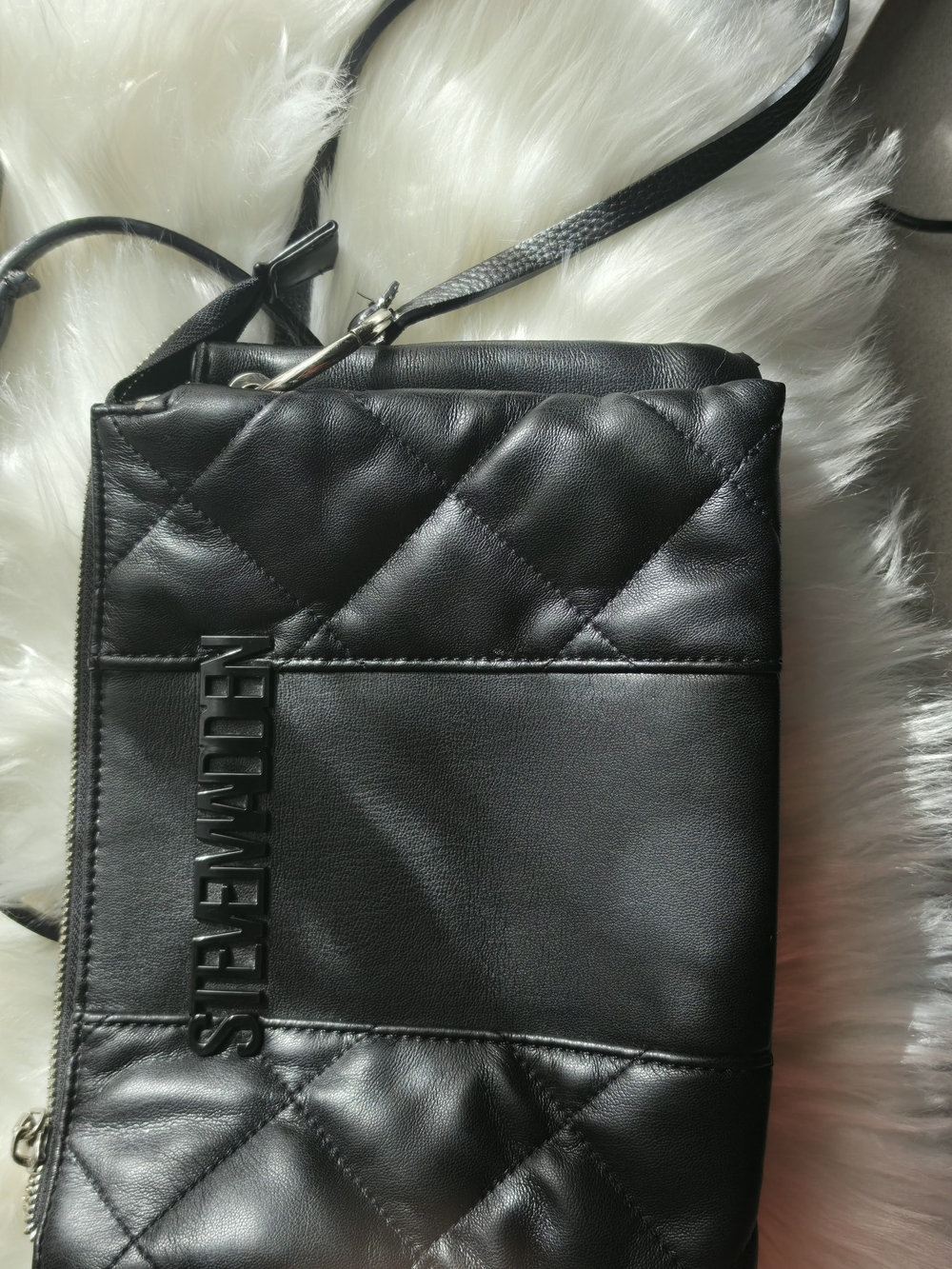 STEVE MADDEN Black Quilted Crossbody Bag